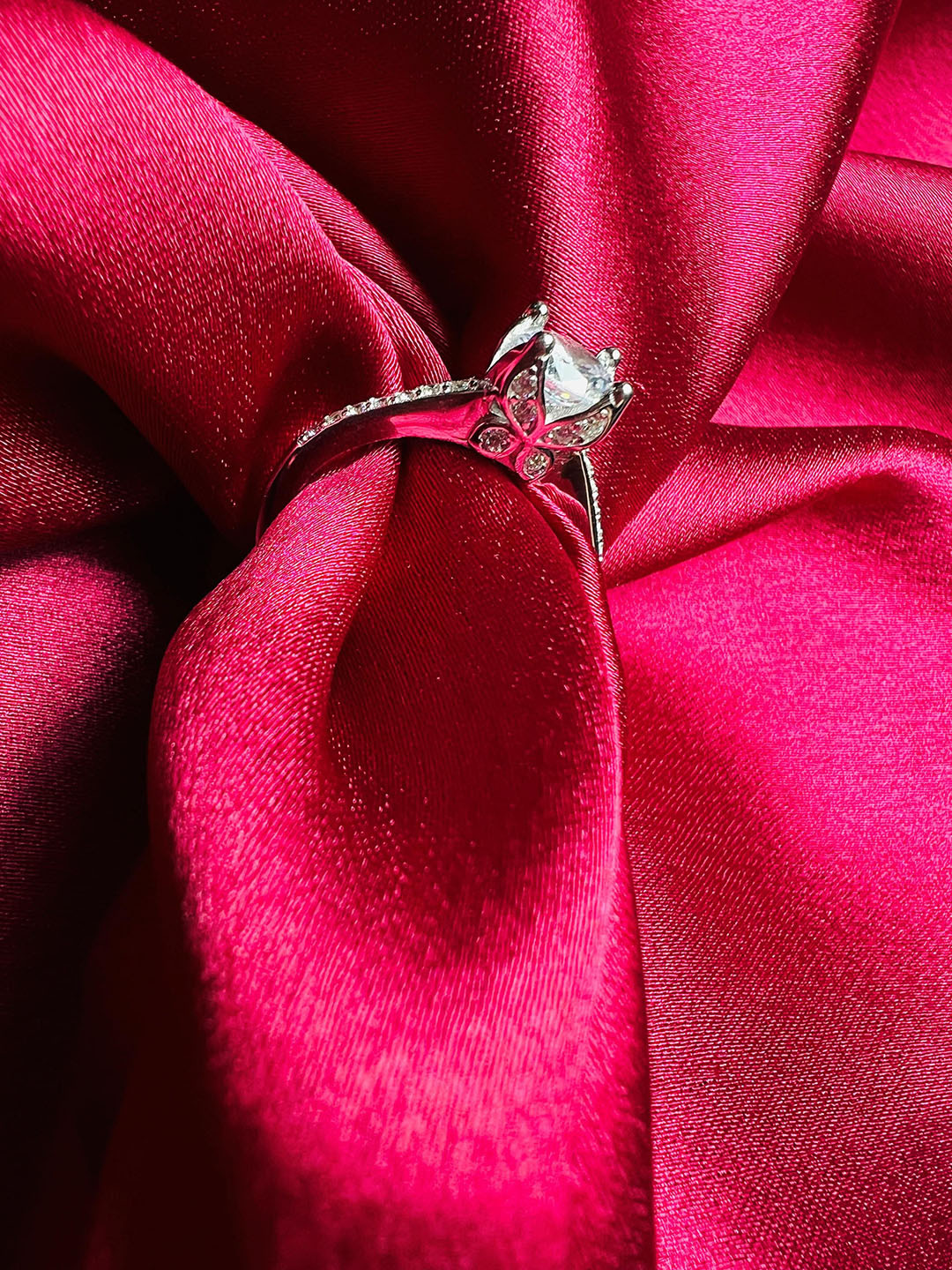 

Arte Jewels 925 Sterling Silver Stone Studded Finger Ring