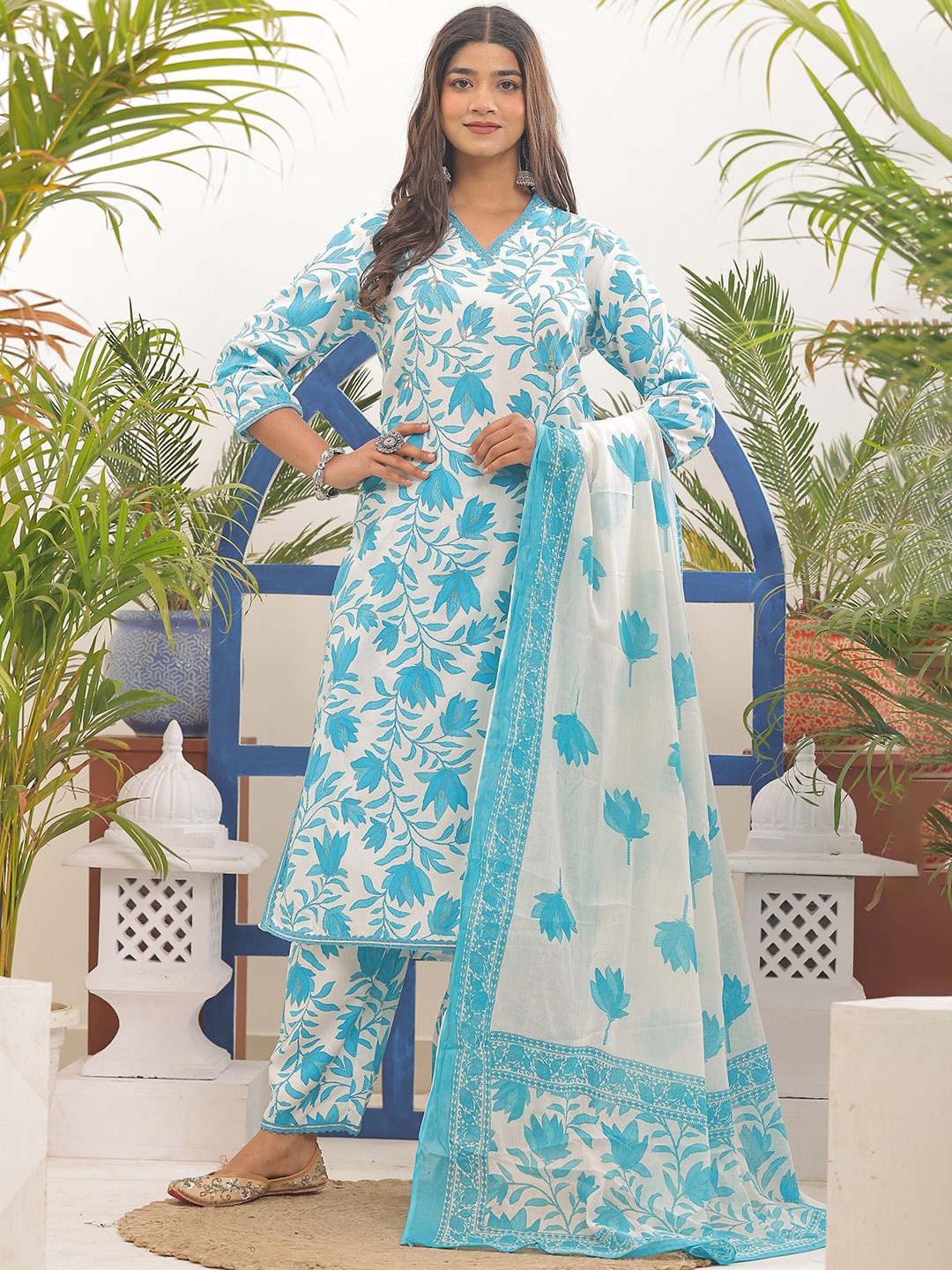 

PARTHVI Floral Printed Regular Thread Work Kurta with Palazzos & Dupatta, Blue