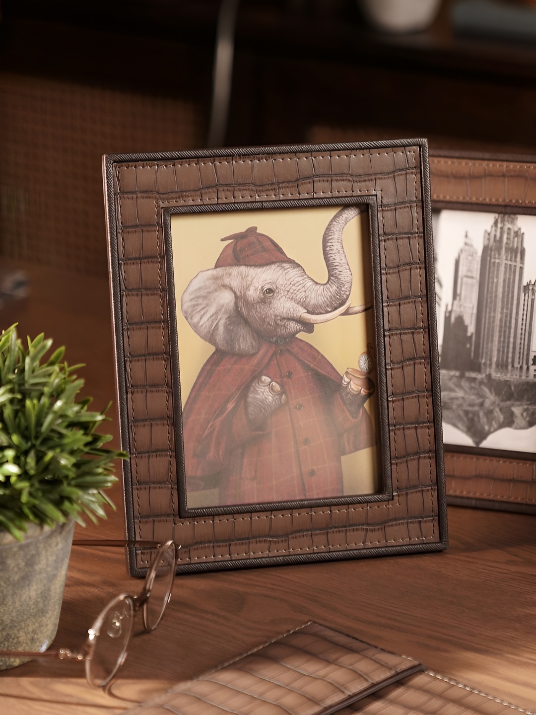 

Pure Home and Living Brown & White Glass Table Photo Frames