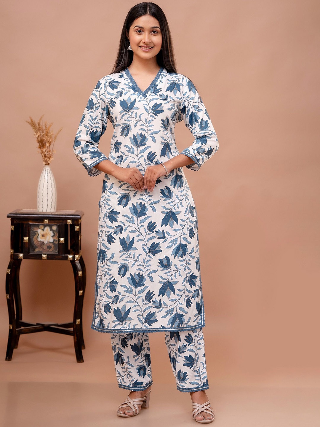 

PARTHVI Floral Printed V-Neck Thread Work Kurta with Palazzos, Blue