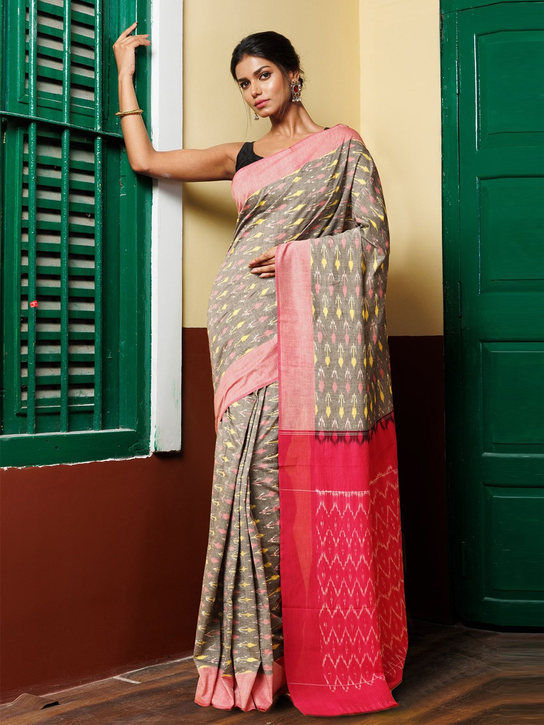 

Unnati Silks Handloom Pochampally Saree, Grey