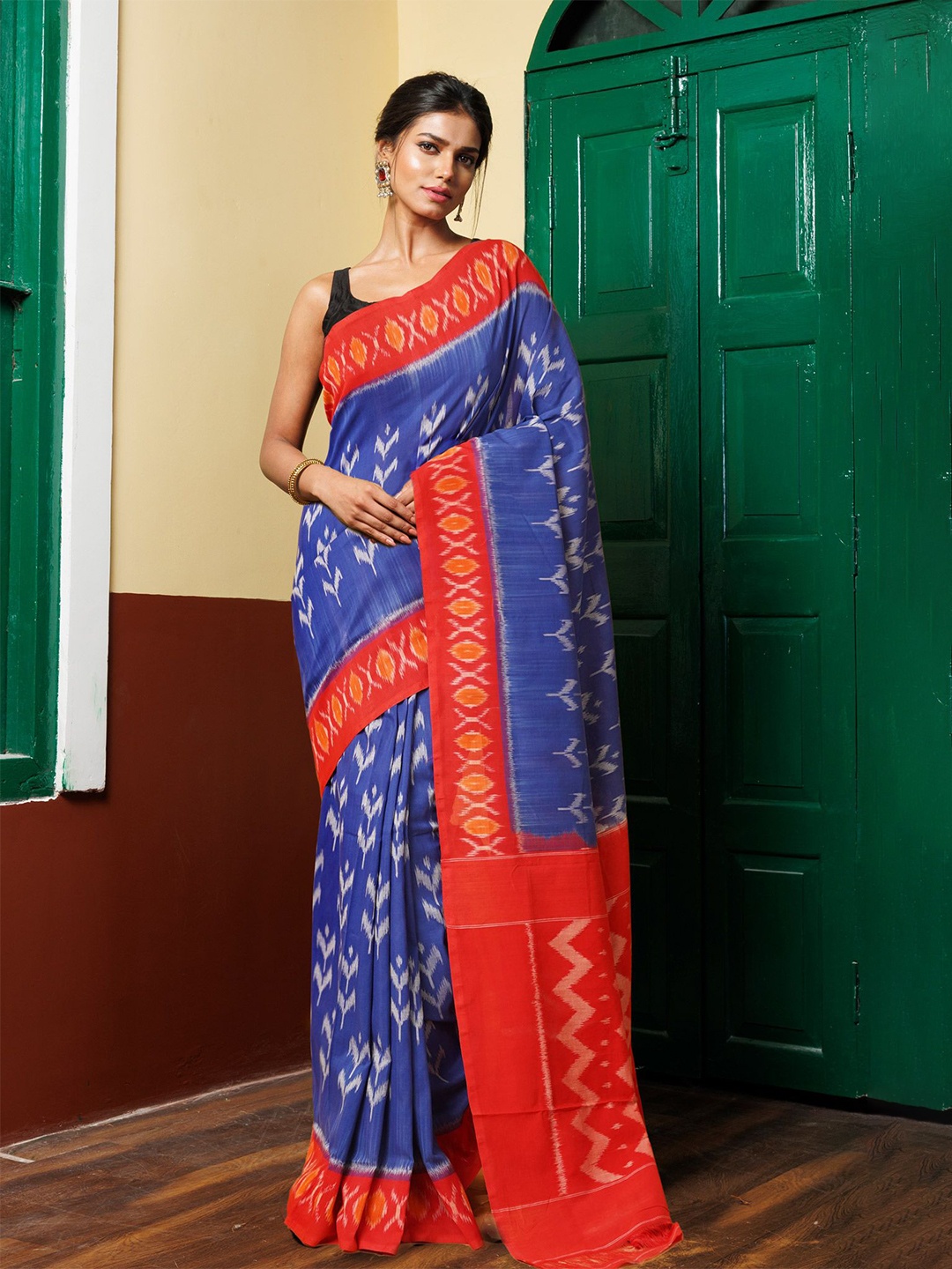 

Unnati Silks Ethnic Motifs Pure Cotton Handloom Pochampally Saree, Blue