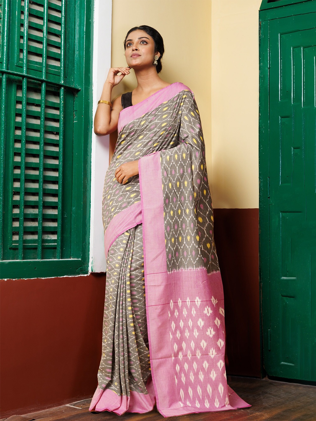 

Unnati Silks Handloom Pochampally Saree, Grey