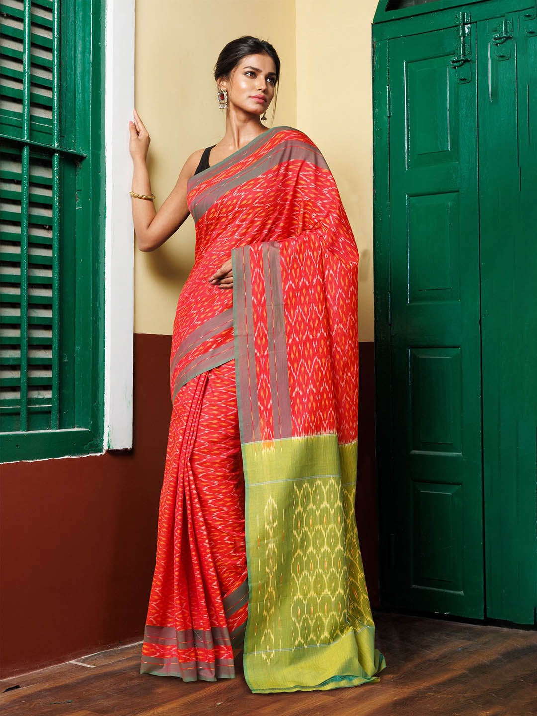 

Unnati Silks Ethnic Motifs Pure Cotton Handloom Pochampally Saree, Red