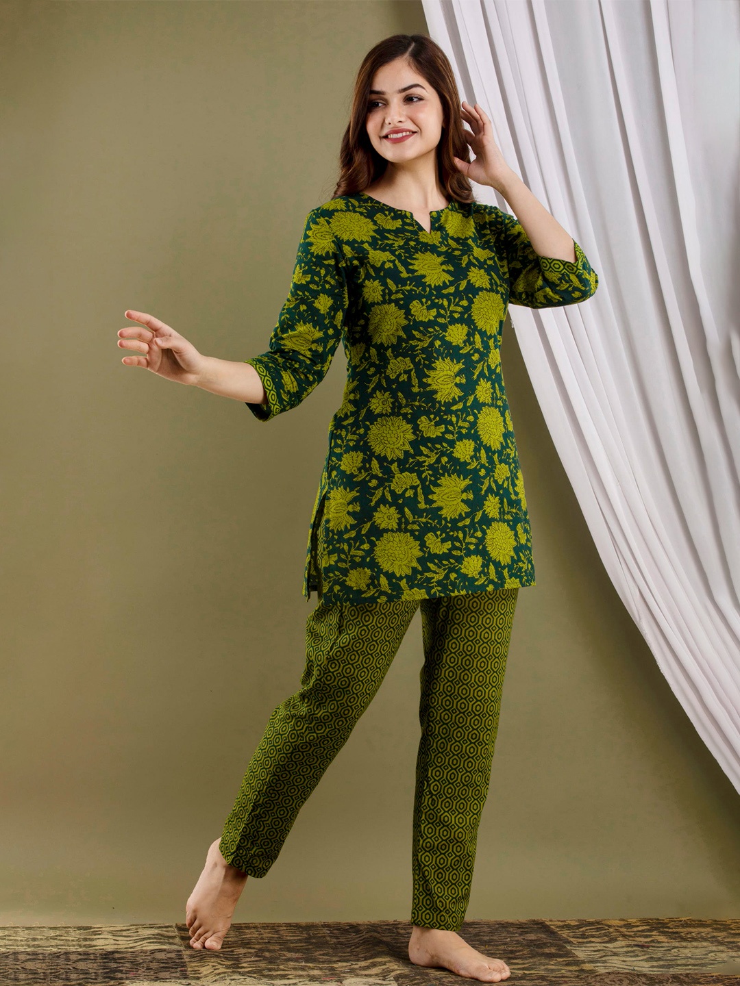 

RANGREAL Floral Printed Pure Cotton Top & Pyjama Night Suit, Green