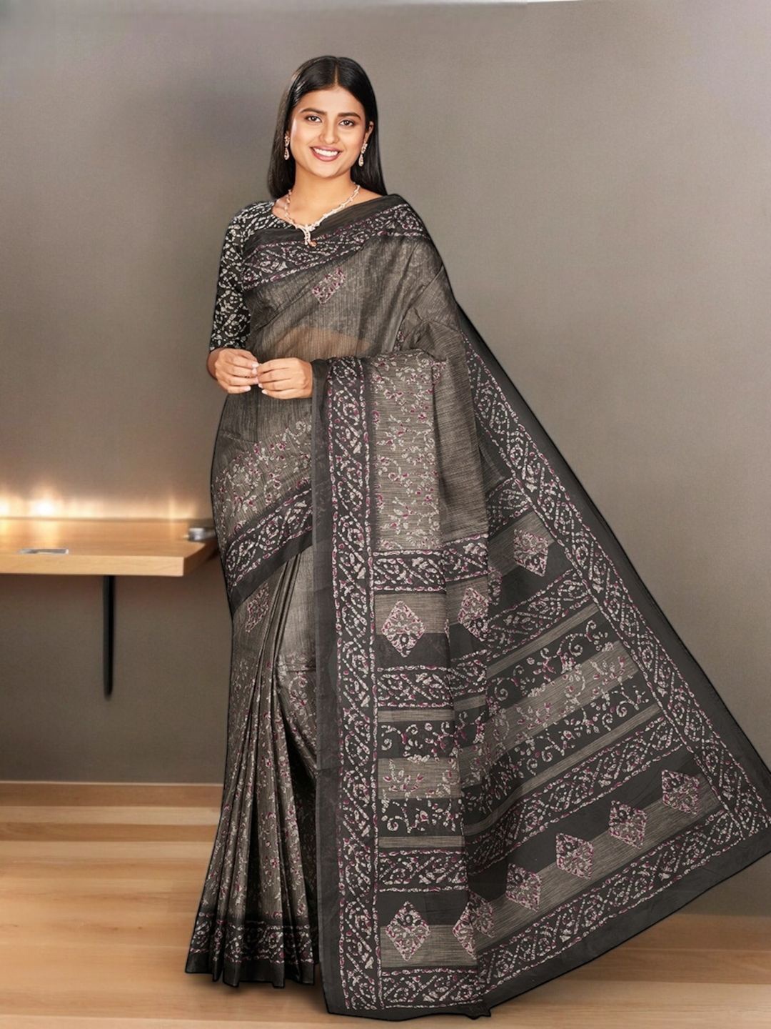 

Jevi Prints Batik Pure Cotton Block Print Saree, Black