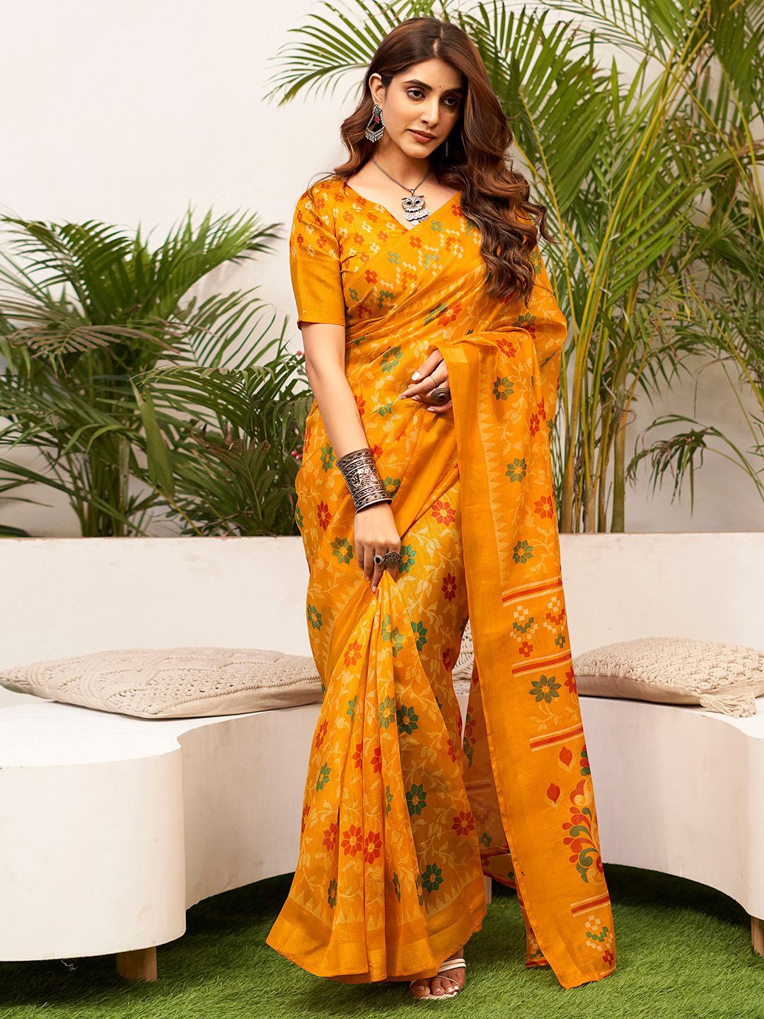 

KALINI Floral Dabu Saree With Blouse Piece, Yellow