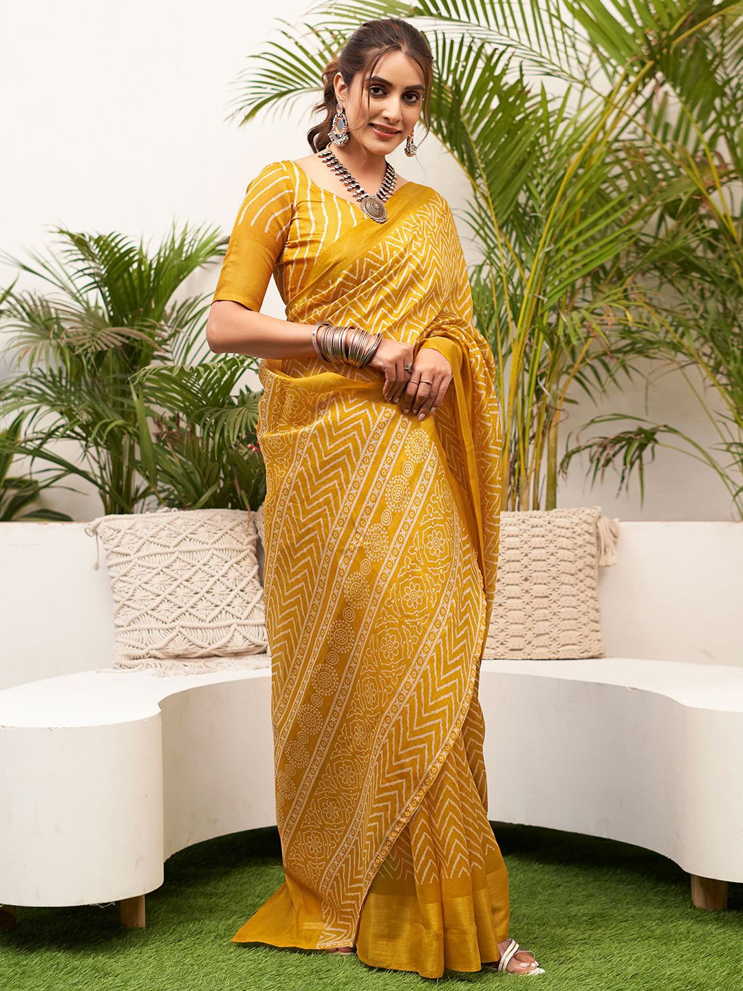 

KALINI Printed Saree With Blouse Piece, Yellow