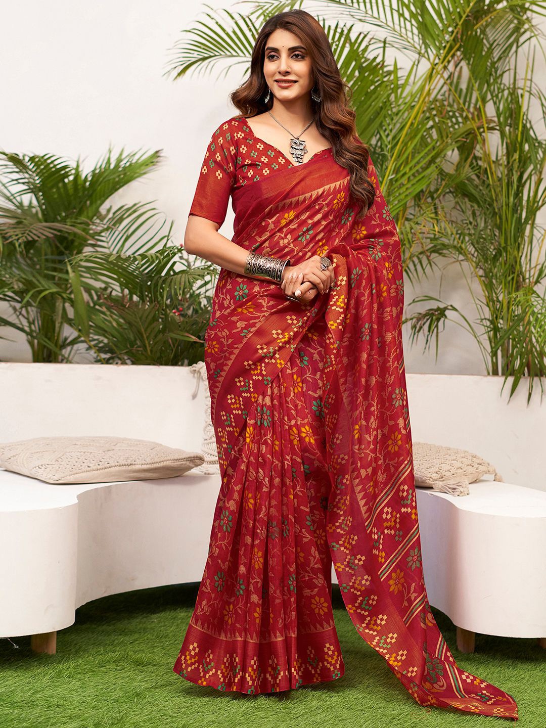 

KALINI Floral Dabu Saree With Blouse Piece, Red