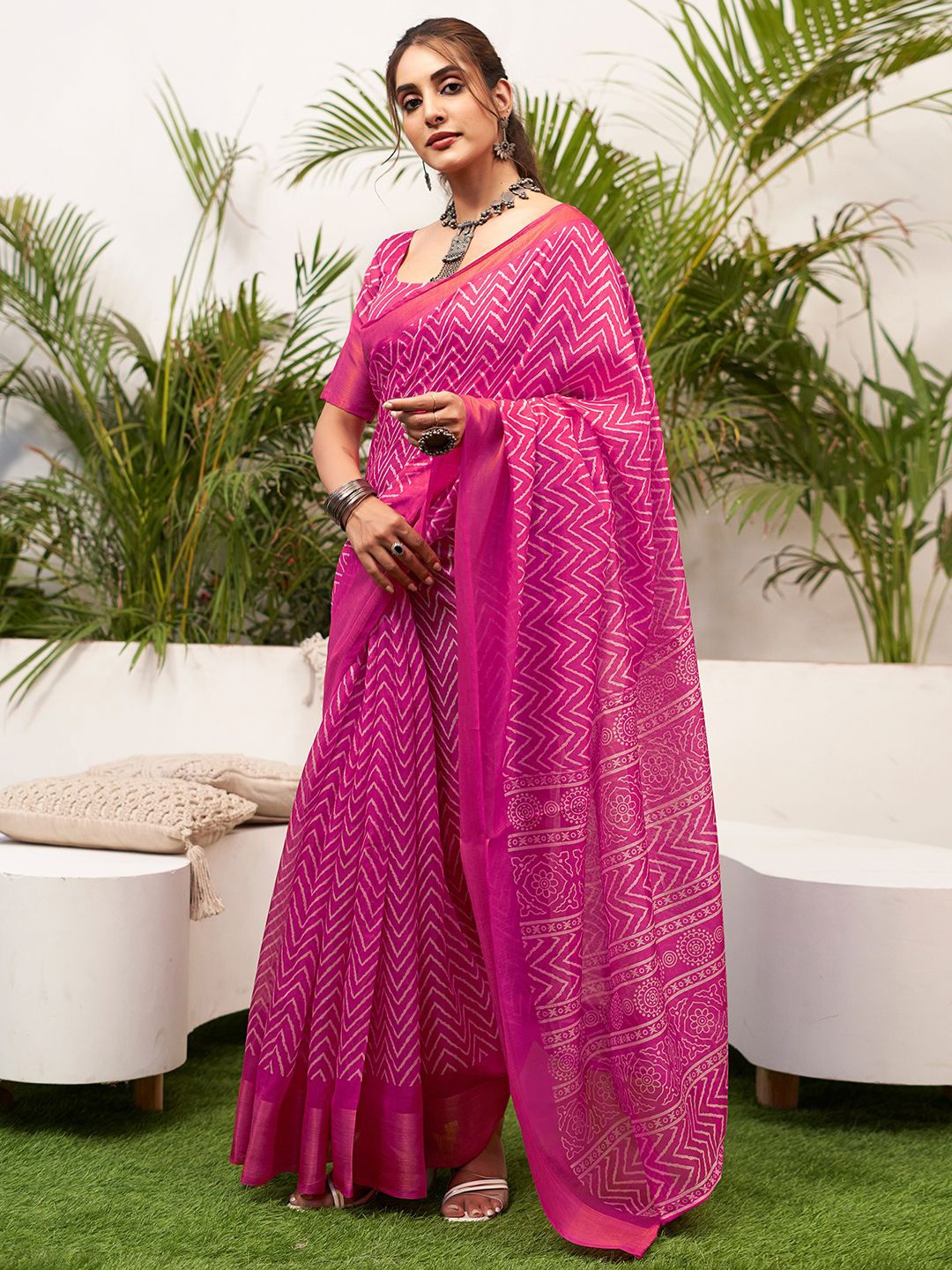 

KALINI Zari Printed Saree, Pink