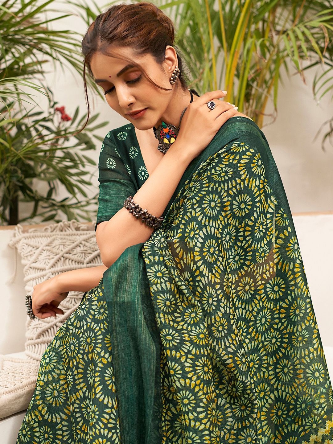 

KALINI Floral Zari Dabu Saree, Green