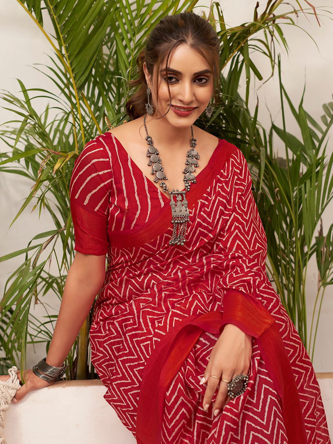 

KALINI Printed Zari Saree, Red