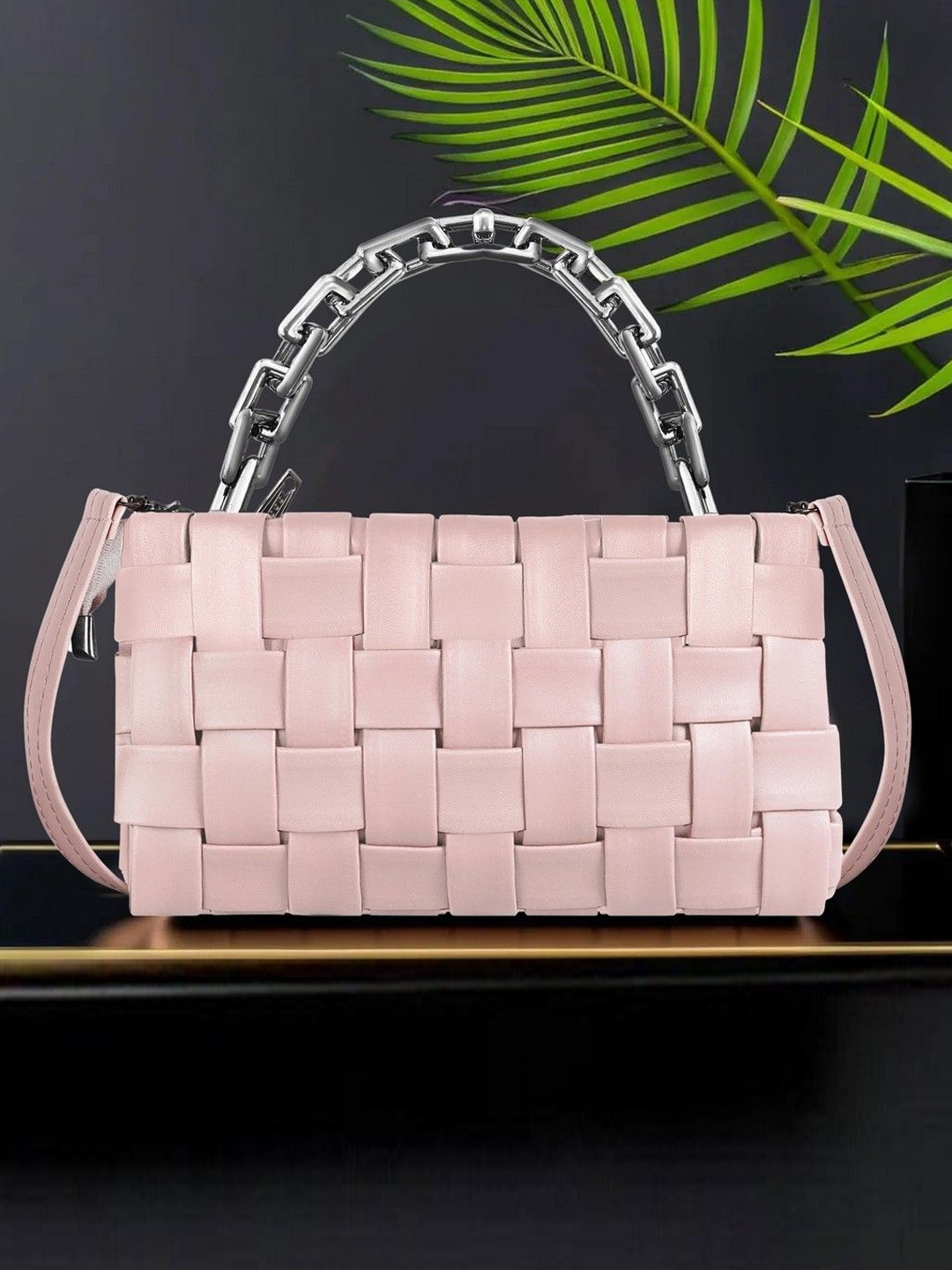 

LOREM Structured Handheld Bag with Quilted, Pink
