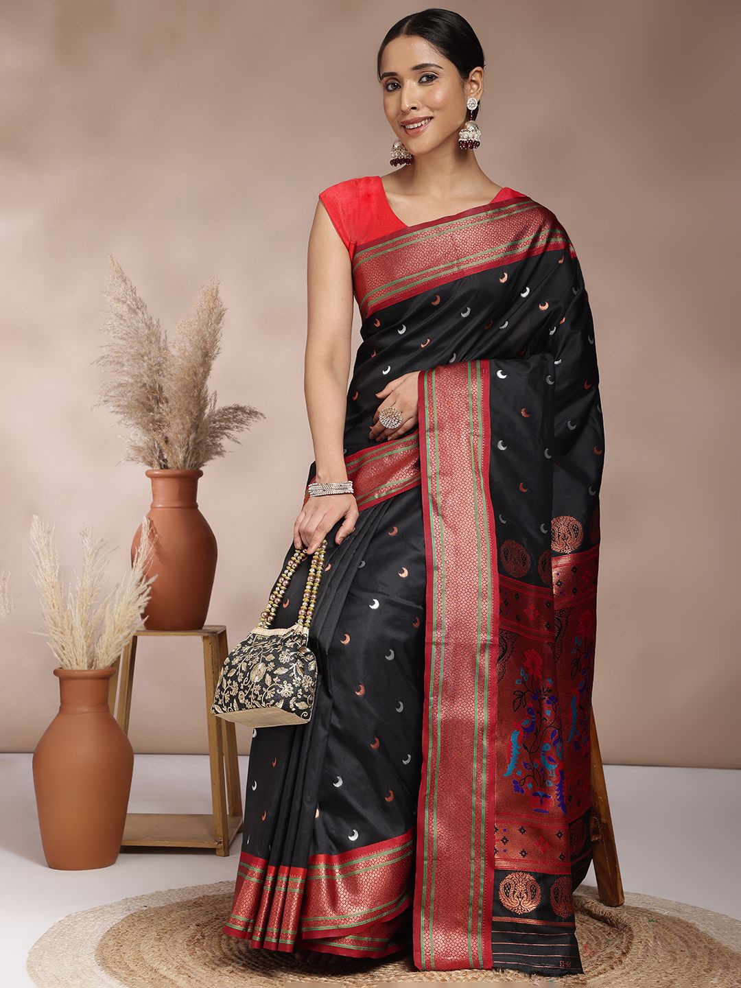 

JUST FASHION Woven Design Zari Paithani Saree, Black