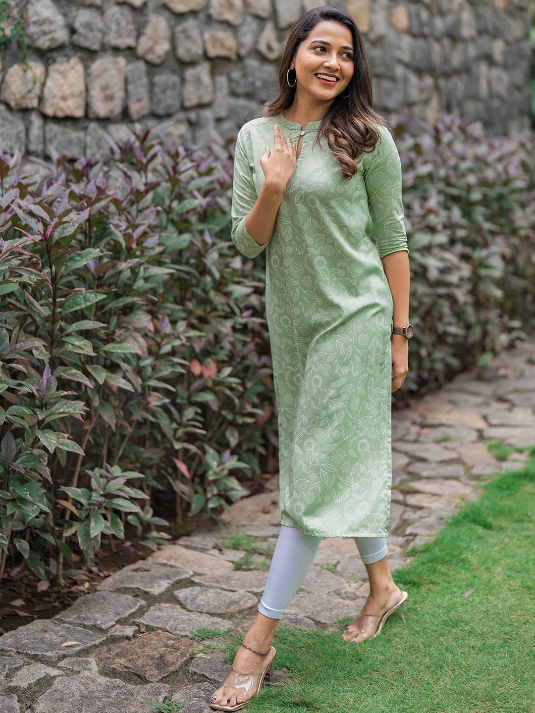 

HAY Floral Printed Mandarin Collar Straight Kurta, Green