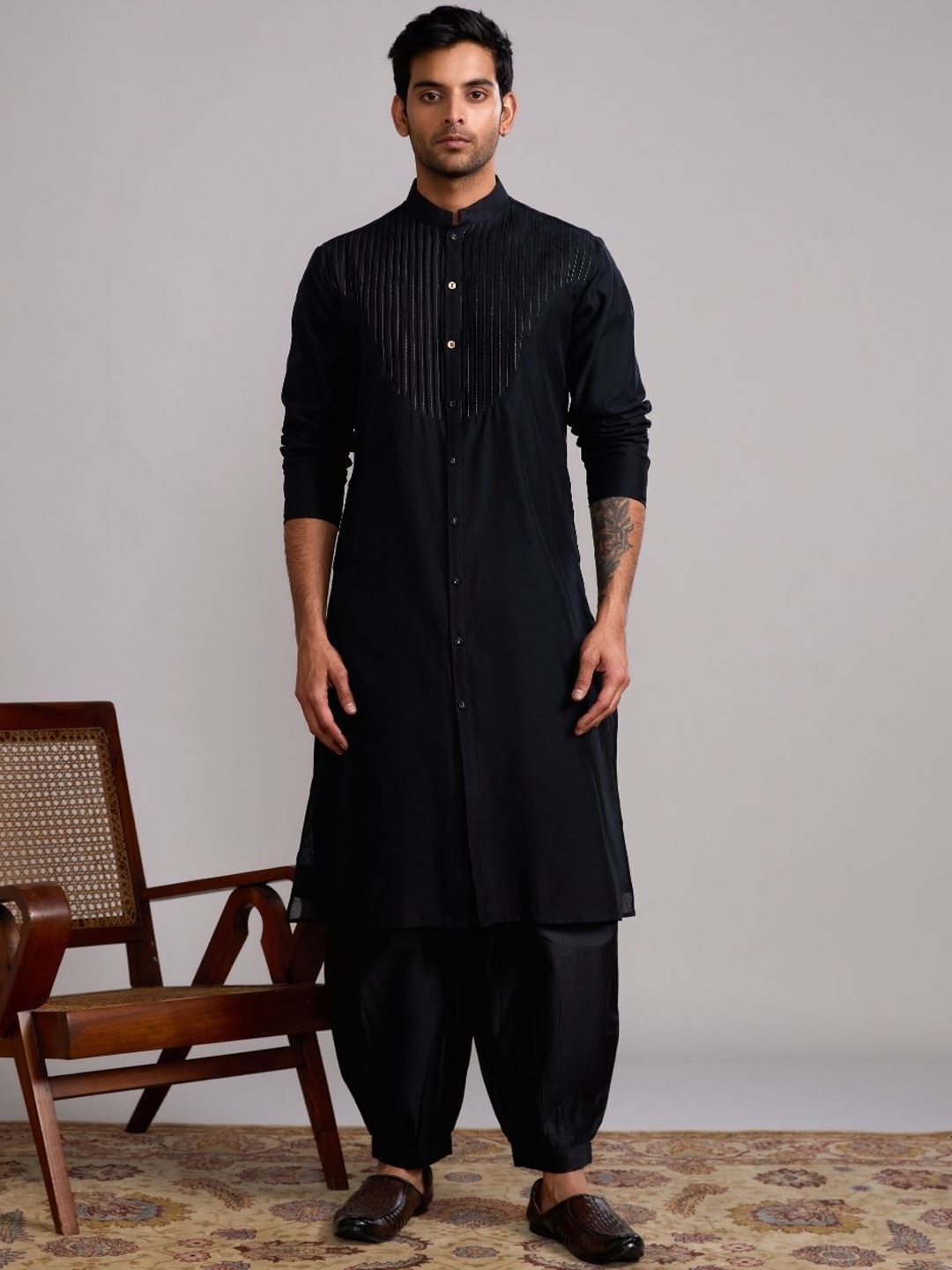 

Abhishti Striped yoke design Mandarin Collar Long Sleeve Straight Kurta with Trousers, Black