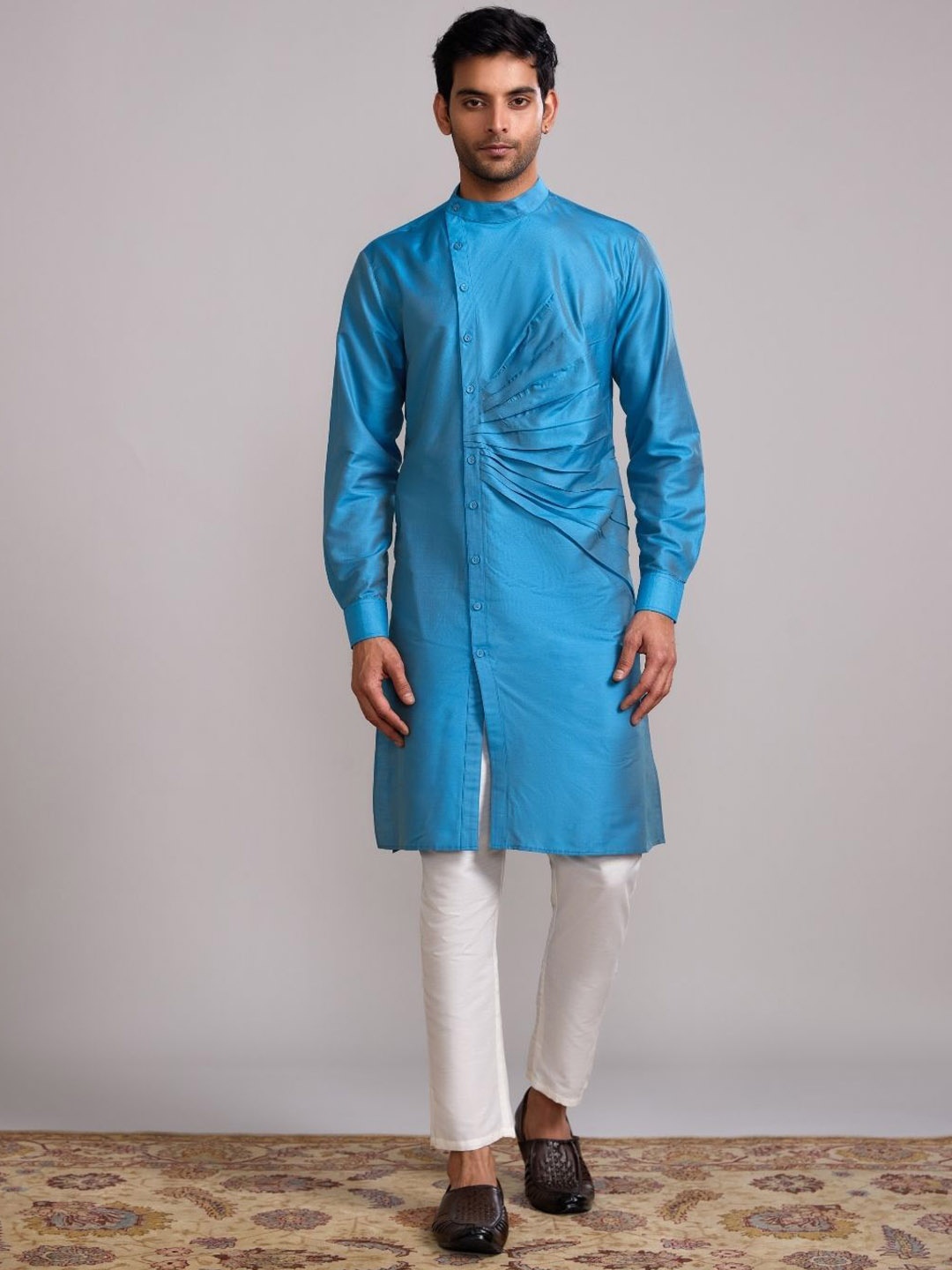 

Abhishti Band Collar Long Sleeves Straight Kurta with Trousers, Blue