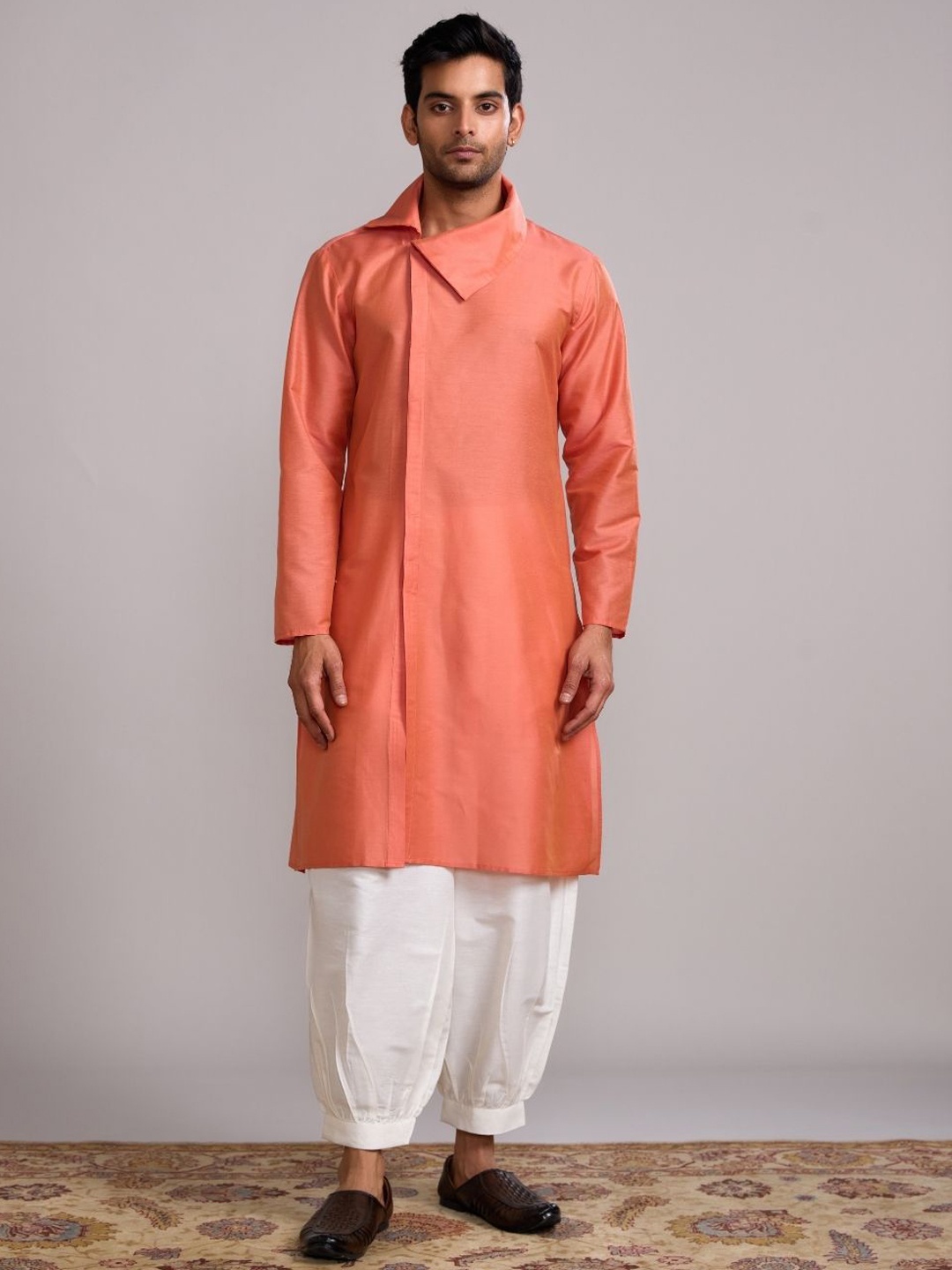 

Abhishti Shawl Neck Long Sleeves Cotton Silk Straight Kurta, Peach