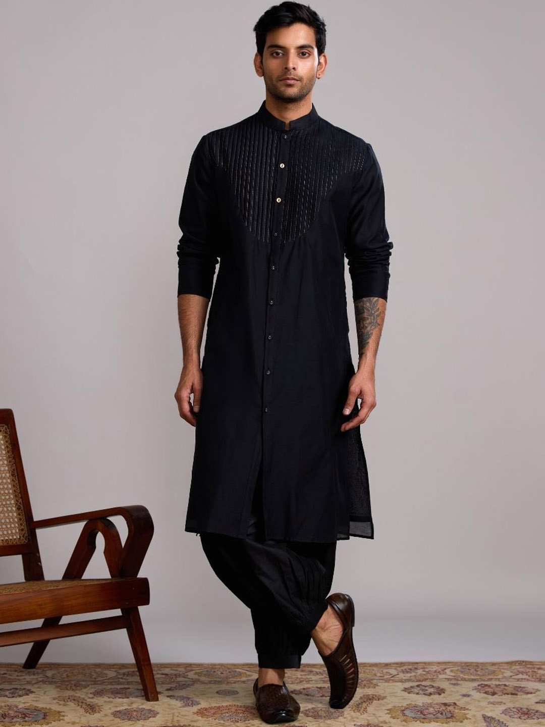 

Abhishti Mandarin Collar Yoke Design Long Sleeves Cotton Silk Kurta, Black
