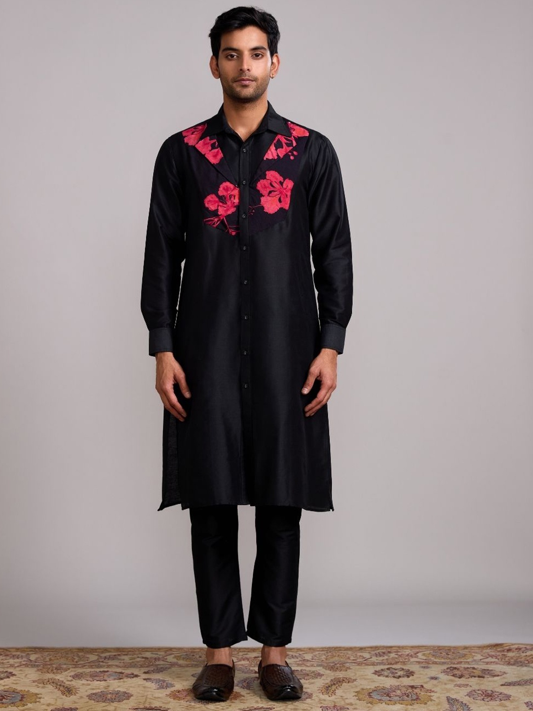 

Abhishti Floral Printed Shirt Collar Long Sleeves Cotton Silk Straight Kurta, Black