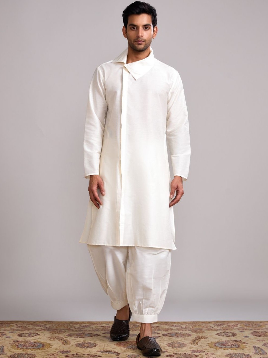 

Abhishti Shawl Neck Long Sleeves Cotton Silk Straight Kurta, Cream