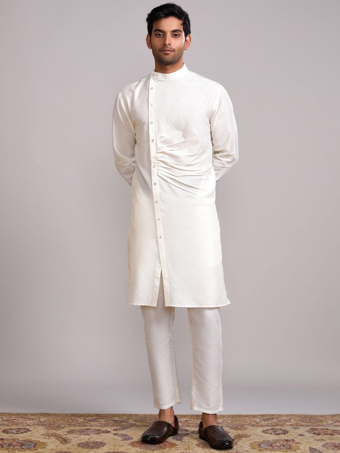 

Abhishti Band Collar Long Sleeves Regular Kurta with Trousers, Cream