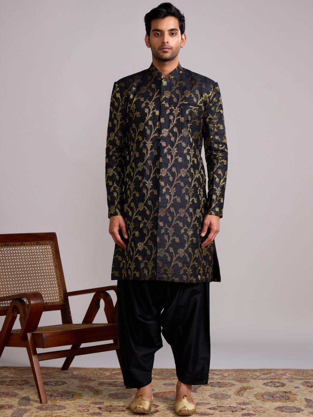 

Abhishti Ethnic Motifs Mandarin Collar Long Sleeves Cotton Silk Kurta, Black