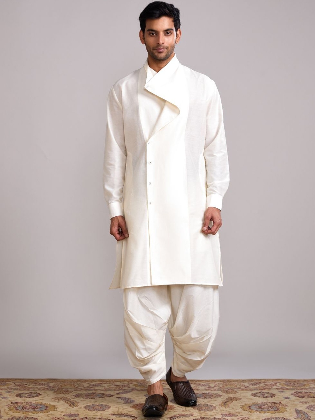 

Abhishti Long Sleeves Embroidered Cotton Silk Kurta, Cream
