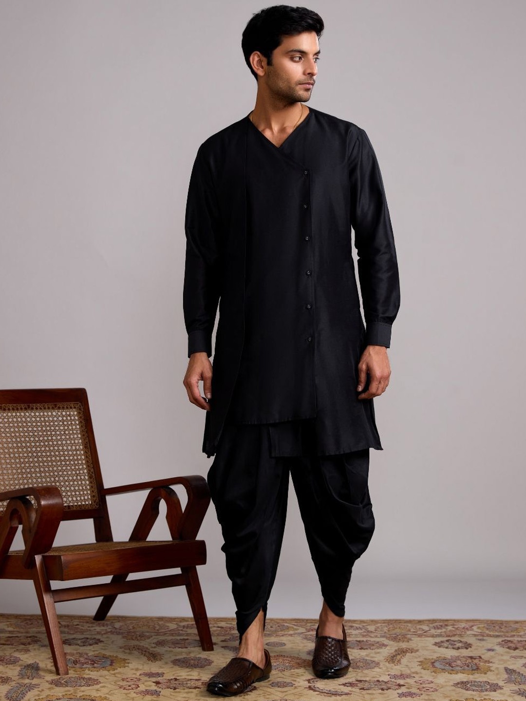 

Abhishti V-Neck Long Sleeves Cotton Silk Kurta, Black