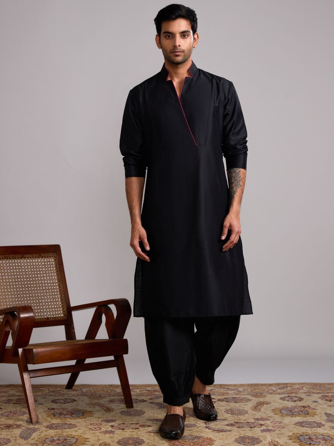 

Abhishti Mandarin Collar Long Sleeves Cotton Silk Kurta, Black
