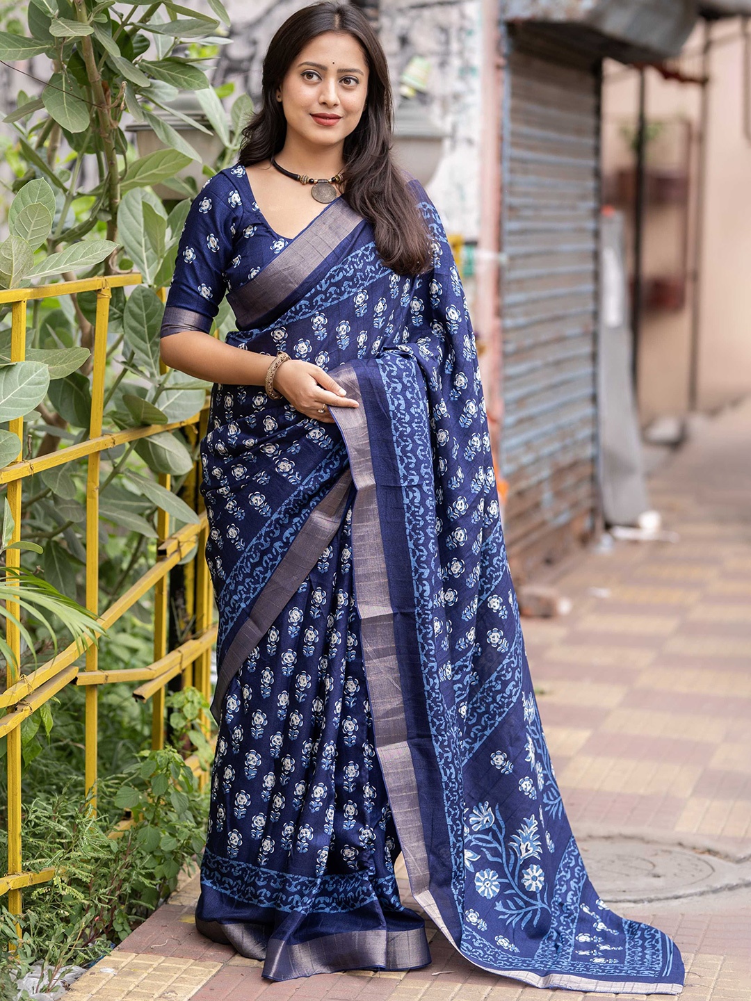 

Mitera Batik Printed Zari Saree, Blue