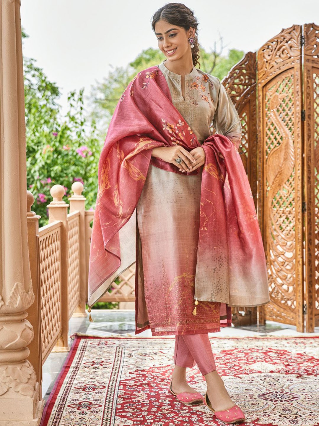 

WOMEN PLUS Women Floral Printed Regular Beads and Stones Kurta with Trousers & With Dupatta, Grey