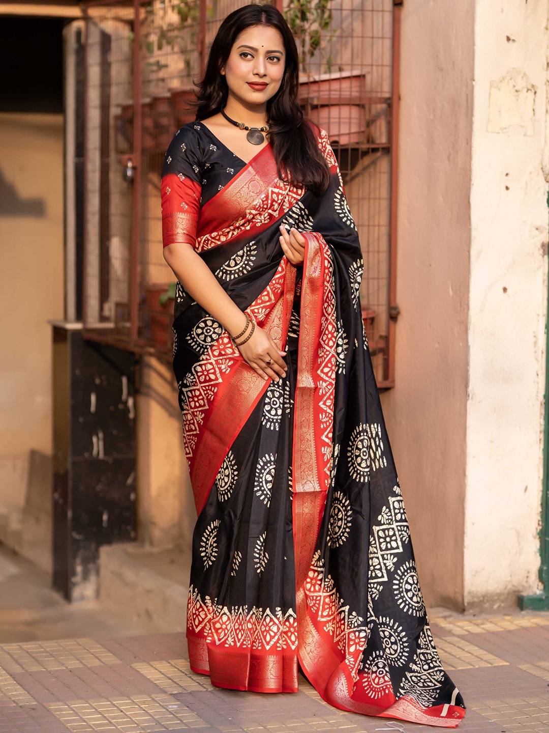 

Mitera Batik Printed Zari Saree With Blouse Piece, Black