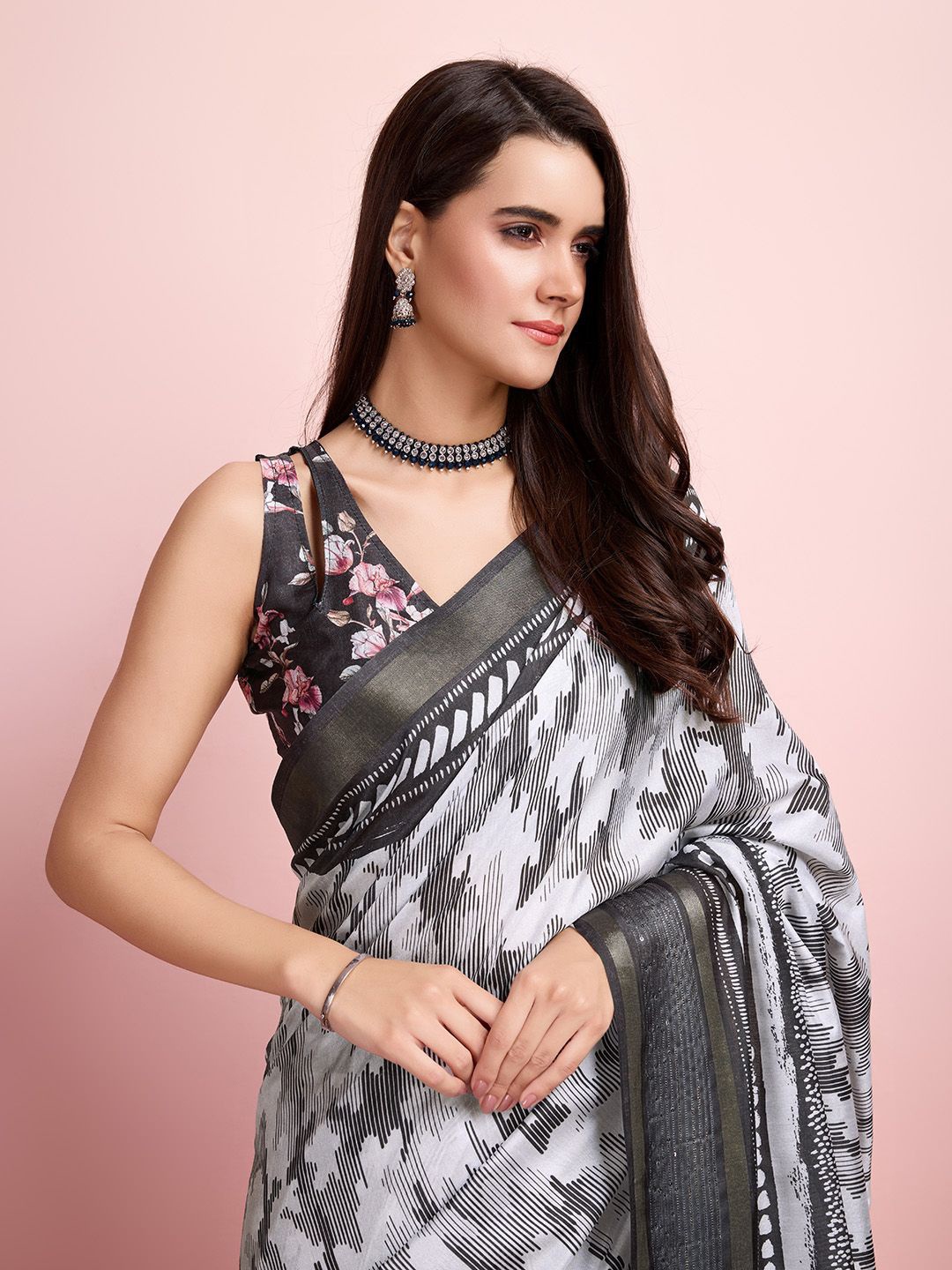 

Rekha Maniyar Printed Sequinned Saree, Silver