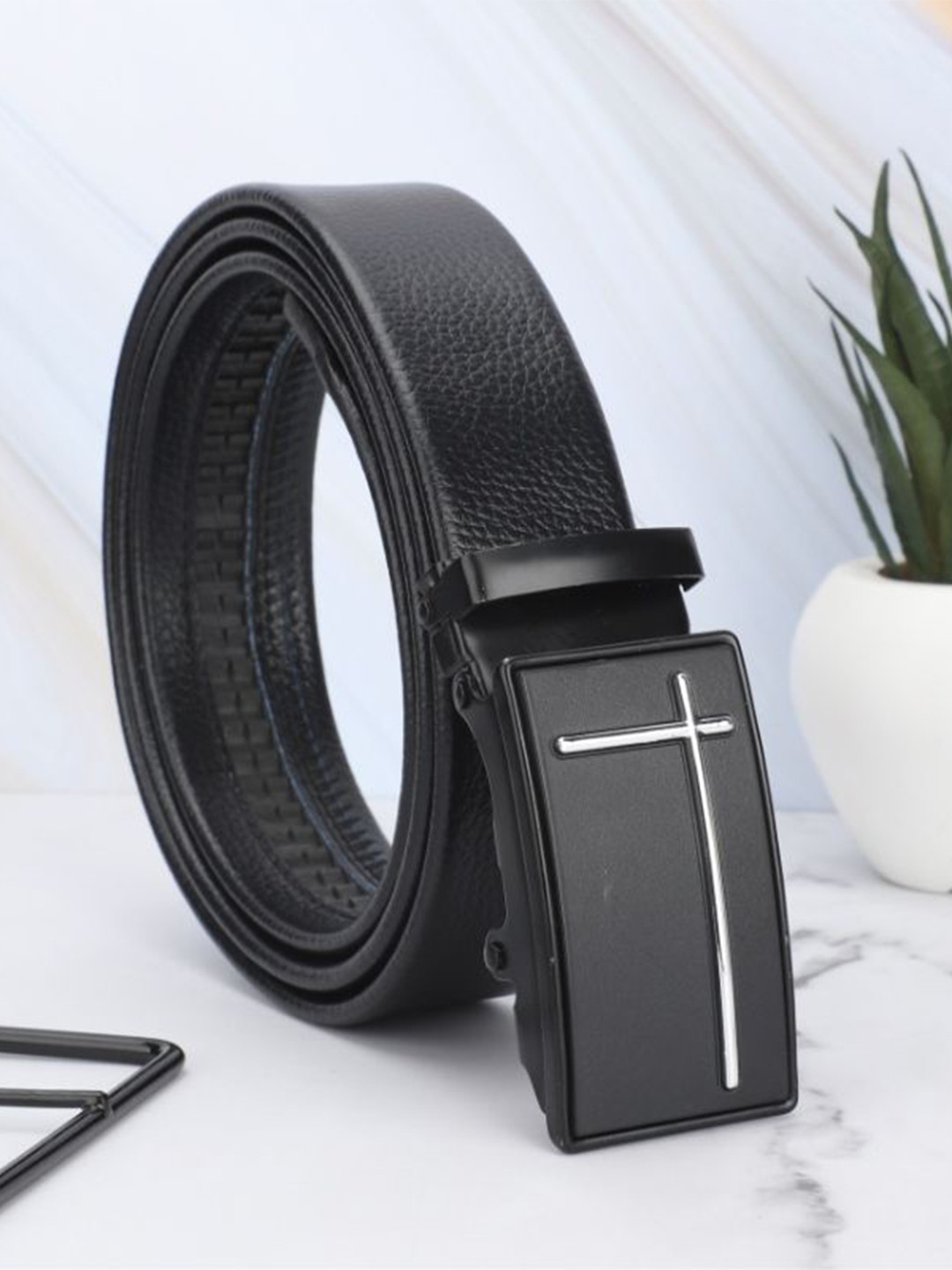 

The Roadster Lifestyle Co. Men Textured Slider Buckle Closure Belt, Black