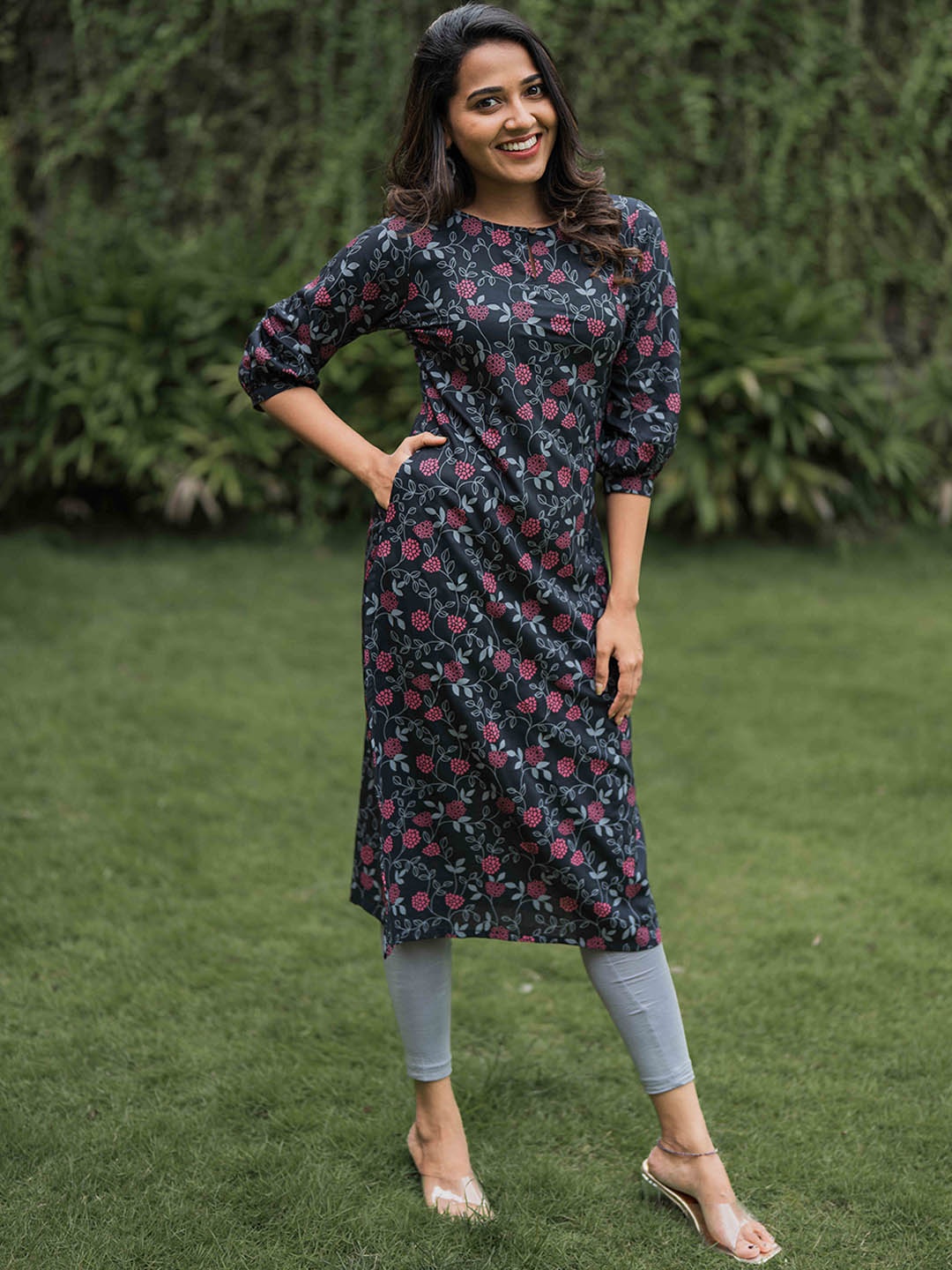 

HAY Floral Printed Keyhole Neck Bishop Sleeves Straight Kurta, Black