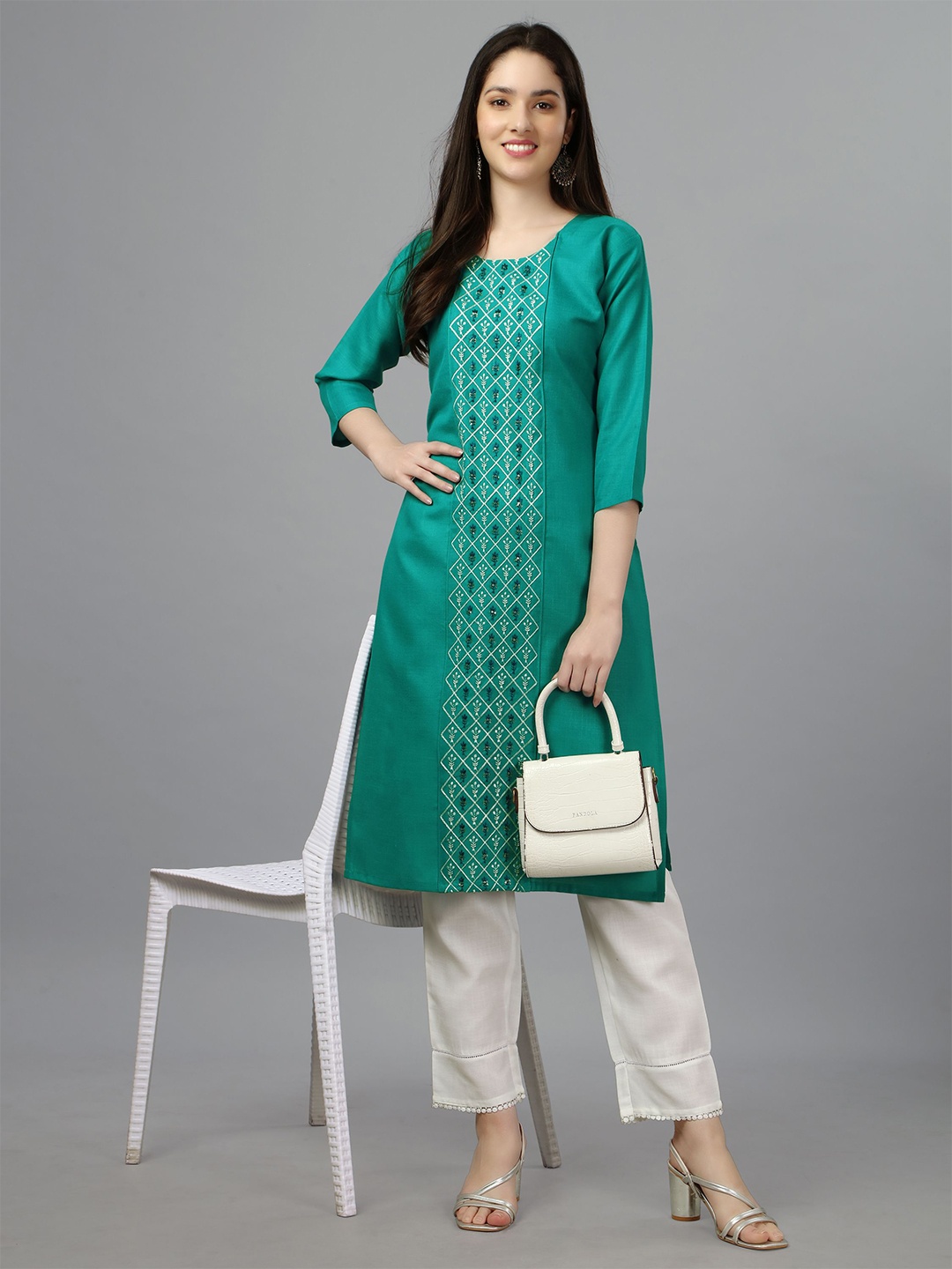 

Rujave Floral Embroidered Straight Kurta, Green