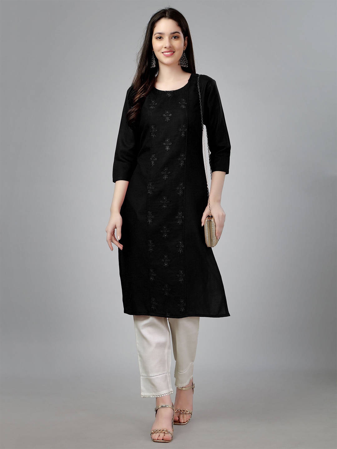 

Rujave Floral Embroidered Straight Kurta, Black