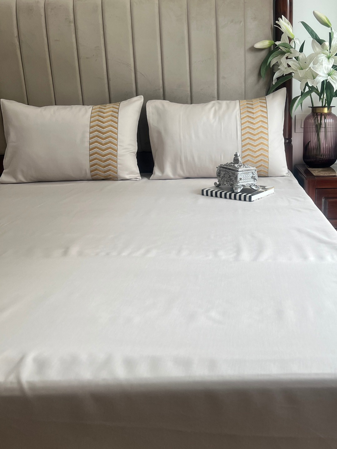 

Sadyaska Off White & Yellow Geometric Cotton 1000 TC King Bedsheet with 2 Pillow Covers