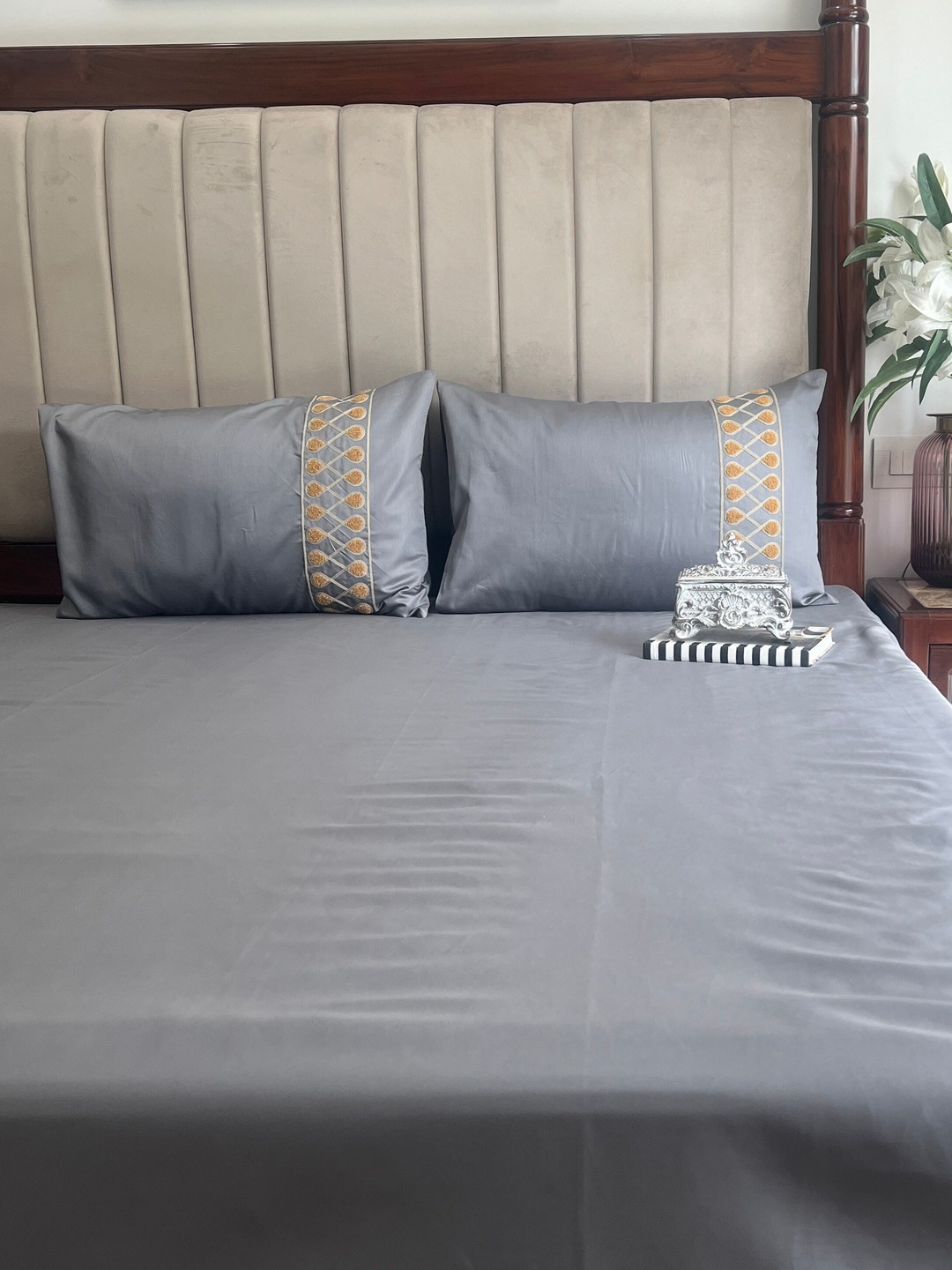 

Sadyaska Grey 1000 TC Cotton King Bedsheet with 2 Pillow Covers