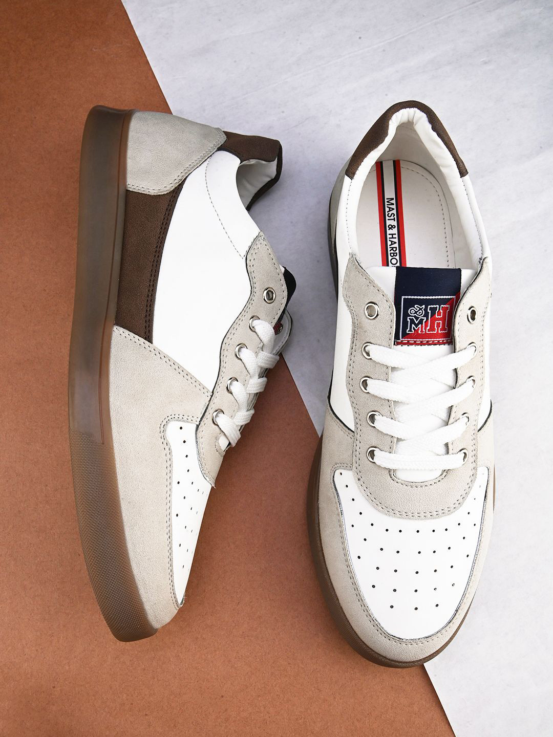 

Mast & Harbour Men Beige Colourblocked Round Toe Sneakers