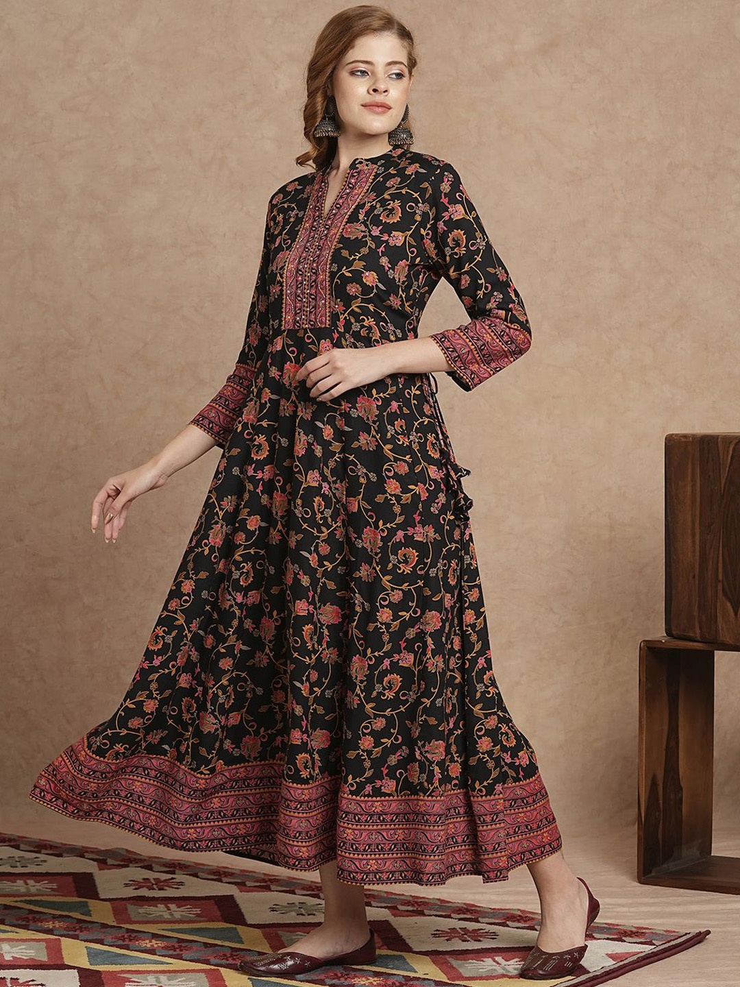 

KALINI Floral Embroidered Zari Panelled Mandarin Collar Anarkali Kurta, Black