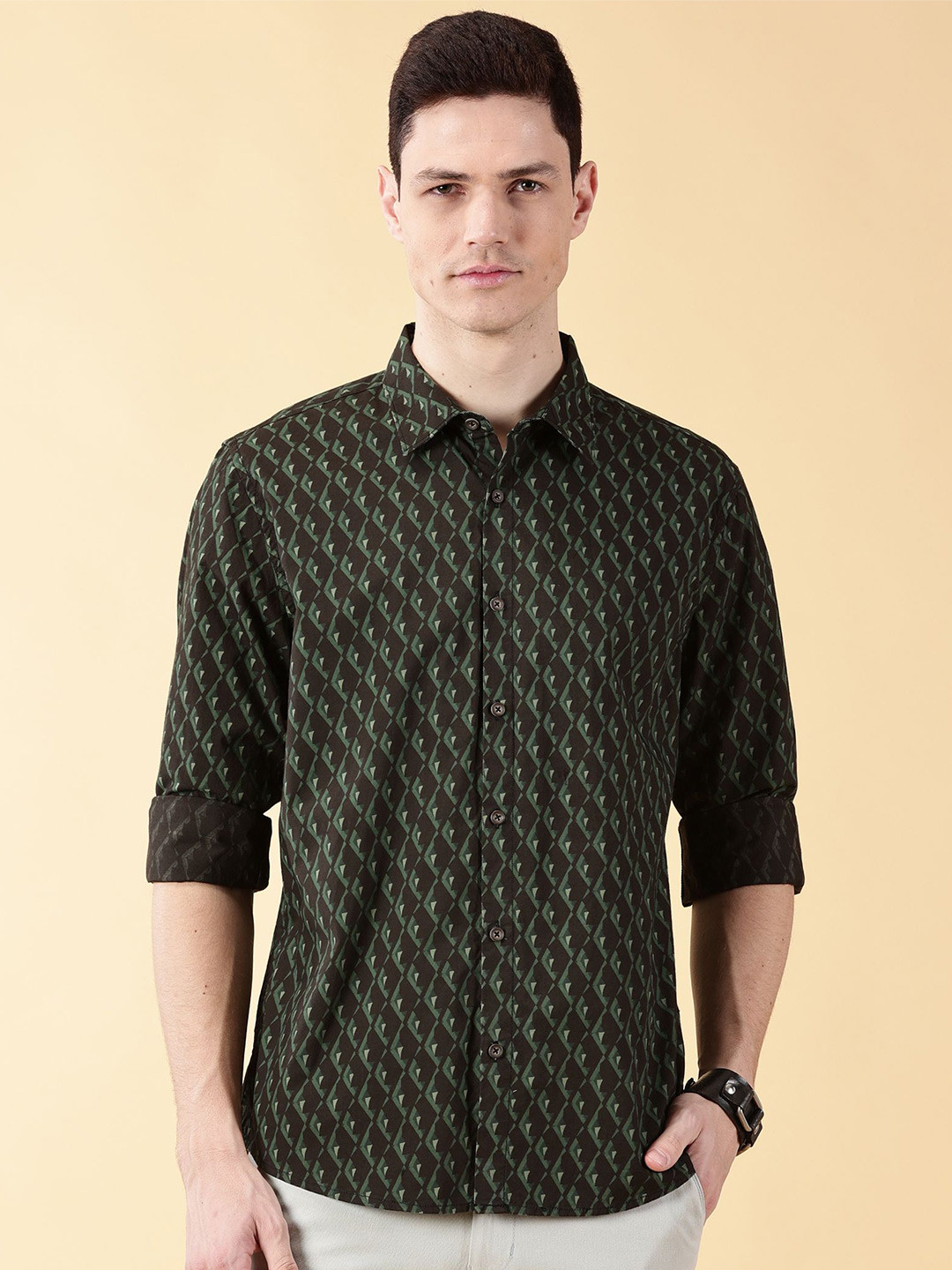 

VALEN CLUB Men Geometric Printed Spread Collar Slim Fit Casual Shirt, Black