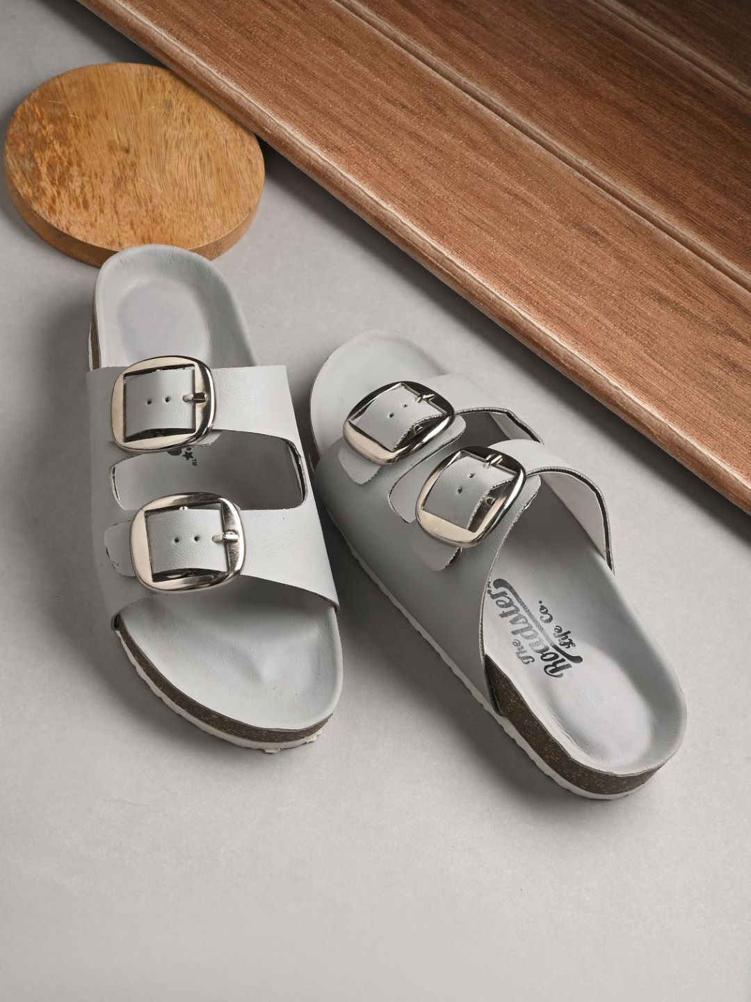 

The Roadster Lifestyle Co Women Open Toe Flats, Grey