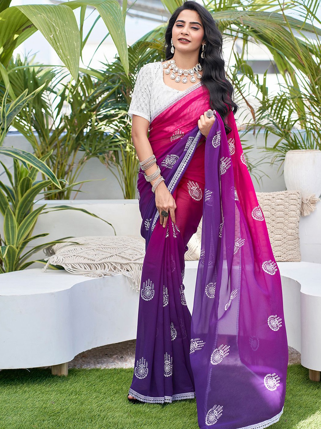 

Mitera Ethnic Motifs Sequinned Saree, Pink