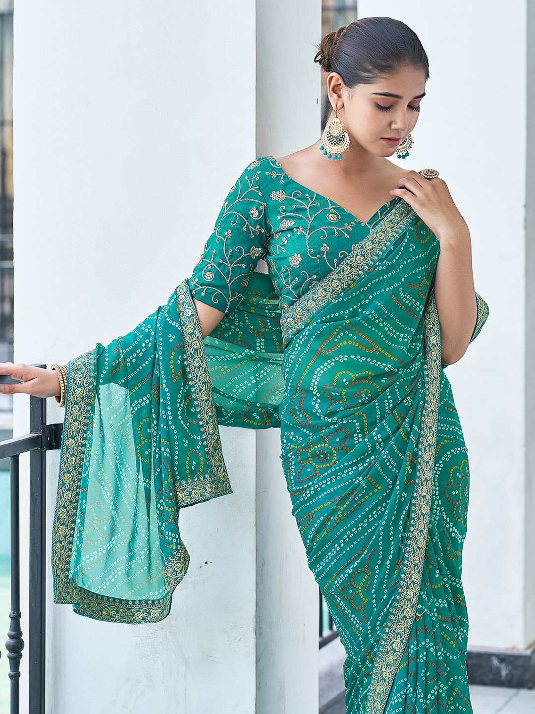 

Mitera Bandhani Embroidered Bandhani Saree, Turquoise blue
