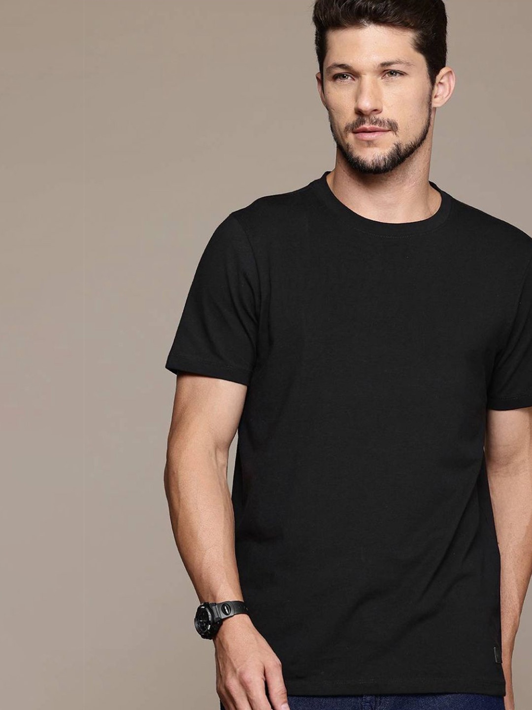 

The Roadster Lifestyle Co Round Neck T-Shirt, Black