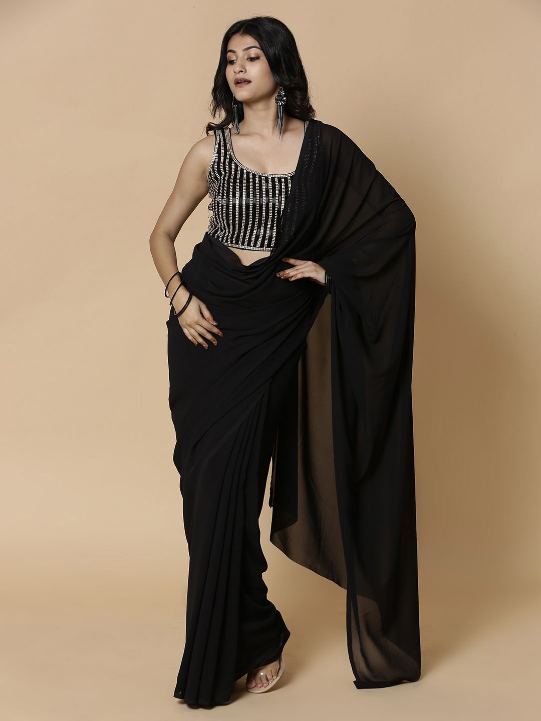 

Vervee Couture Pure Georgette Saree, Black