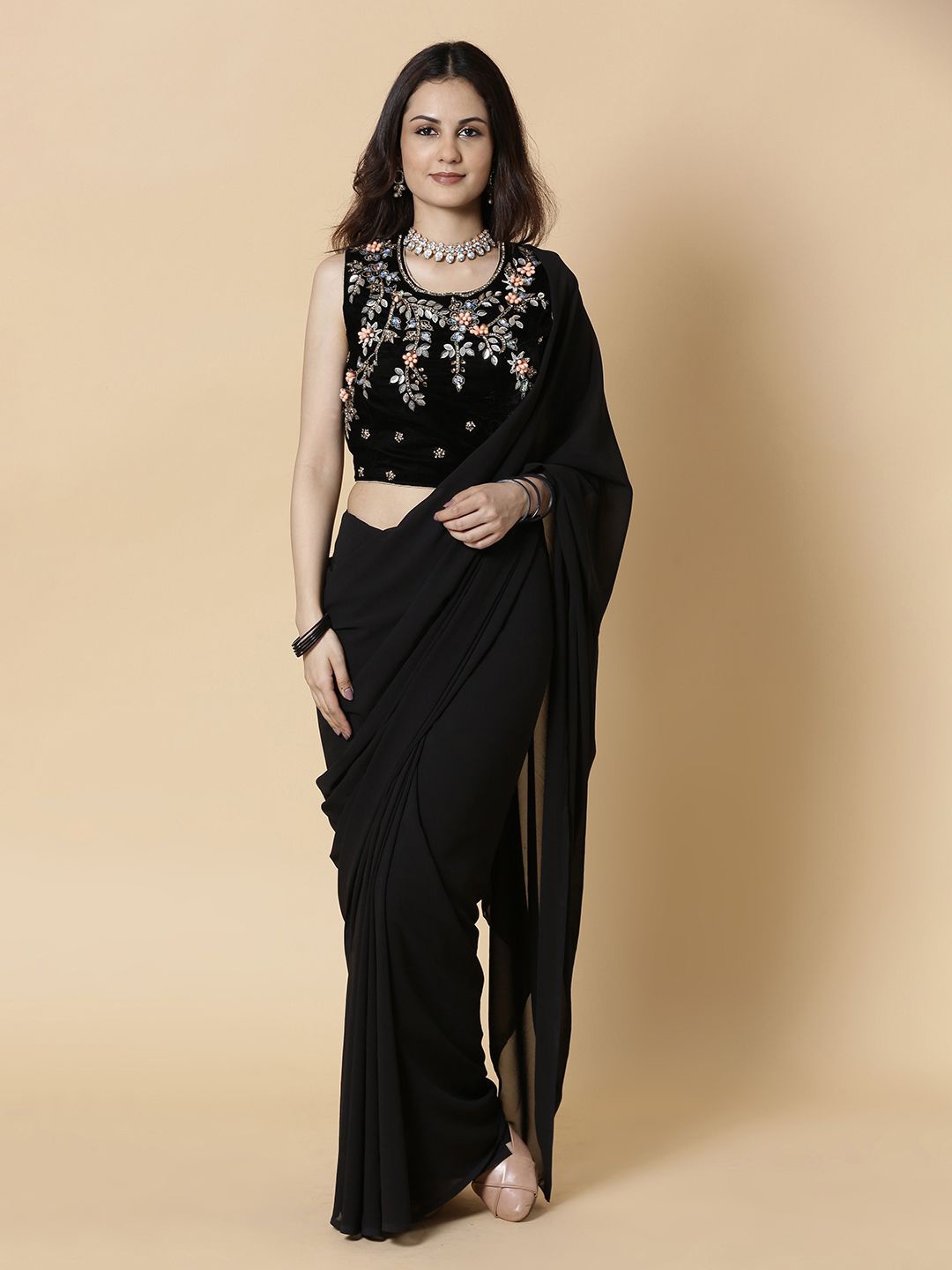 

Vervee Couture Pure Georgette Saree, Black