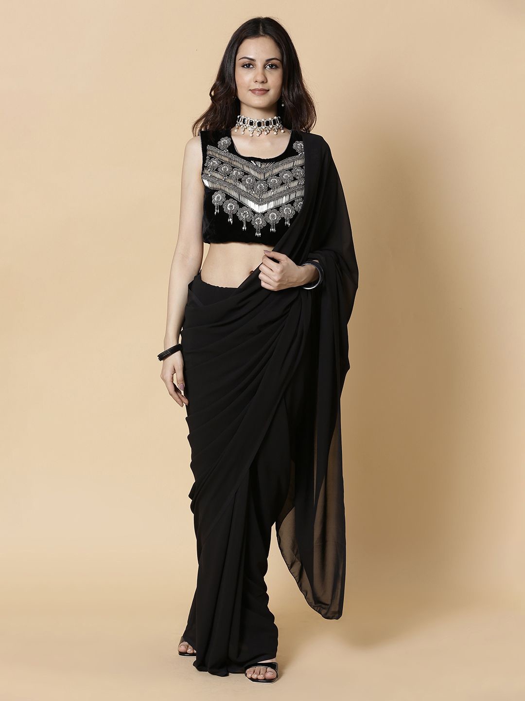 

Vervee Couture Pure Georgette Saree, Black